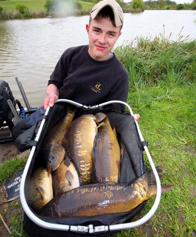 Jarrad Smith with some of his 200lb-plus Day One catch from Pool One. Jarred is the first Total-Fishing.com member to win the festival twice.