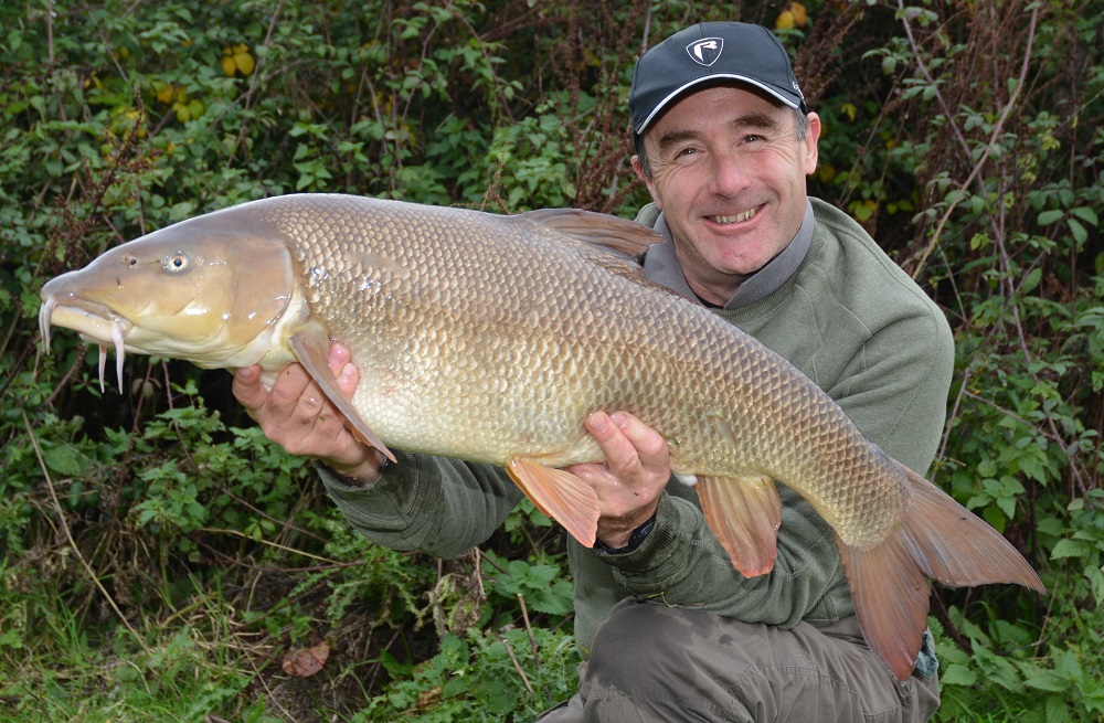 Adrian Eaves banks 19lb 10oz barbel – biggest of the 2017-2018 season – Total  Fishing