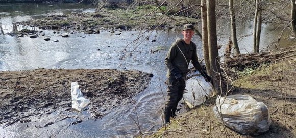 Angler clean up Leybourne Lakes